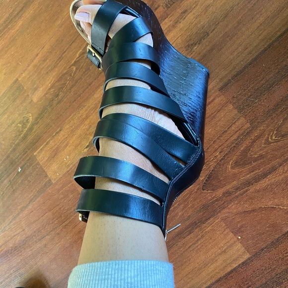 Black Aldo strappy wedge platform heel - Picture 4 of 9